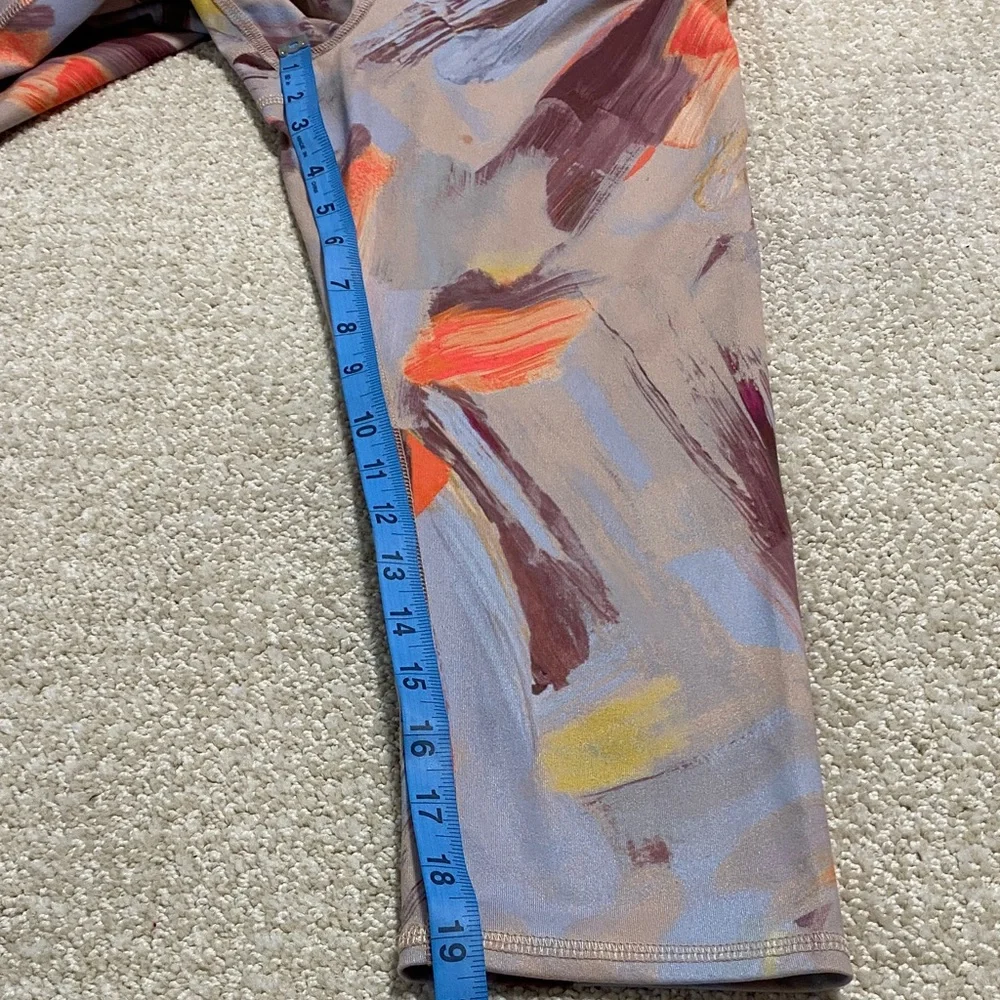 ALO Yoga Multicolor Abstract Capri Leggings Size S